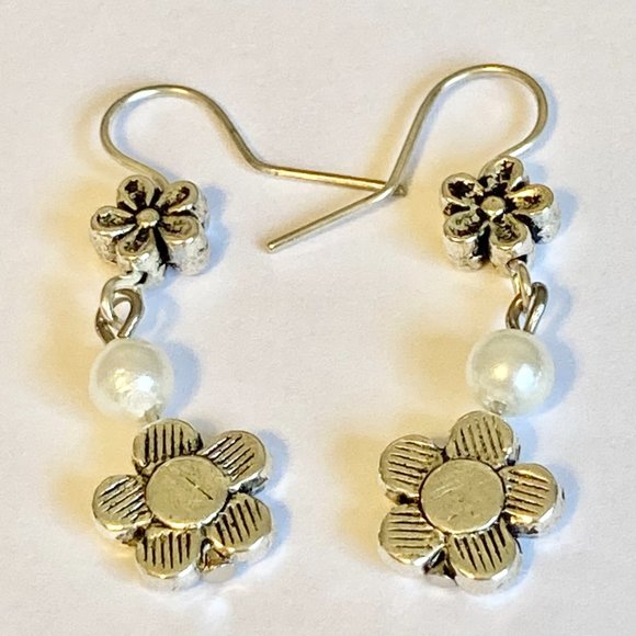 Daisy Flower Earrings Silver Plated Enamel White Glass Pearl Dangle Dainty - Picture 4 of 11